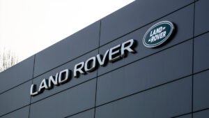 Independent Auto Shops Gear Up for a New Era in Land Rover Rebuilds